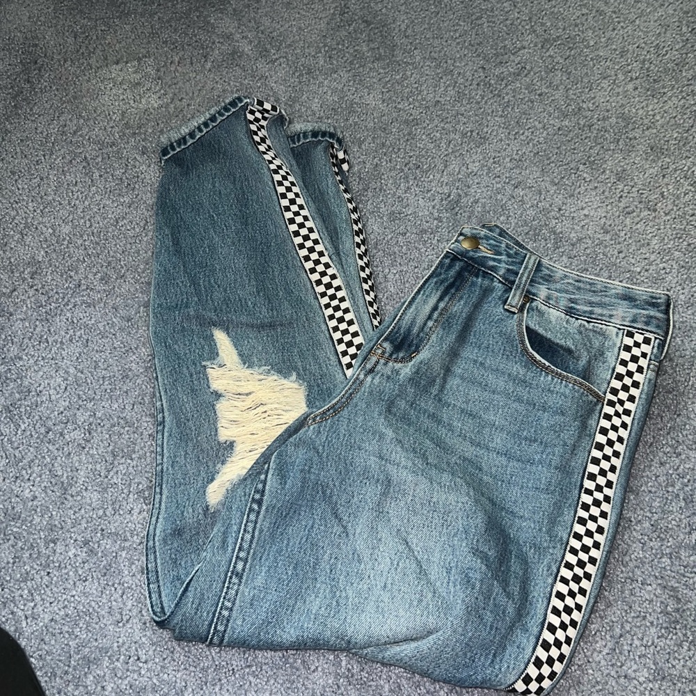 Mom jeans size 7 with rips